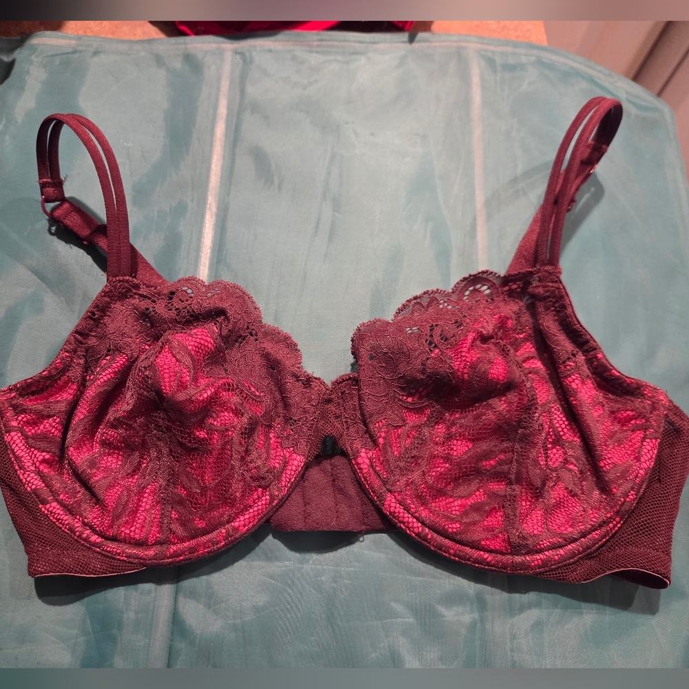 Victoria's Secret Lace Underwire Bra in Burgundy and Pink